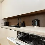Platinum Towers With Parking By Renters Prestige
