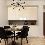 Platinum Towers With Parking By Renters Prestige Apartman